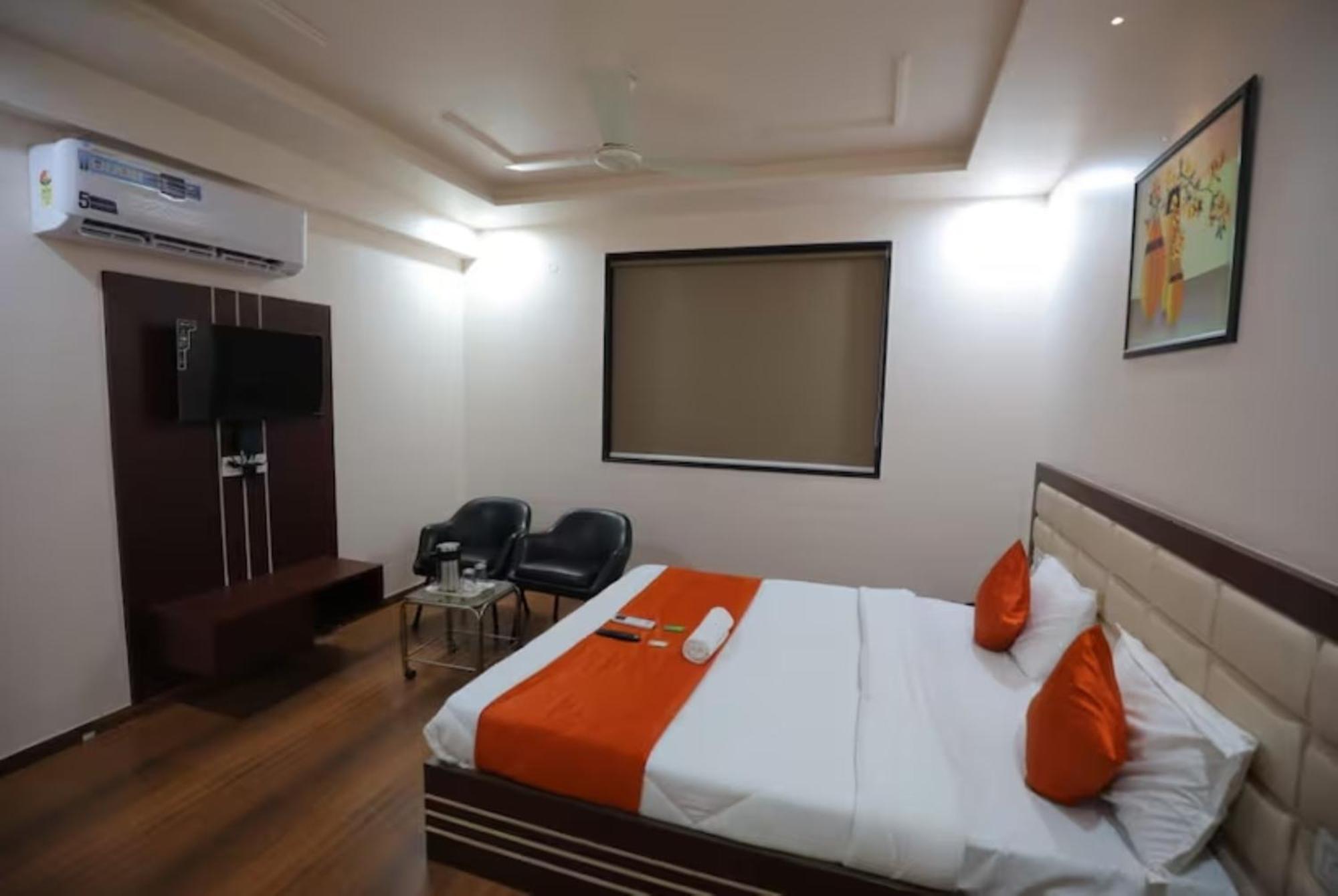 Hotel Raviraj Palace Rajkot Exterior photo