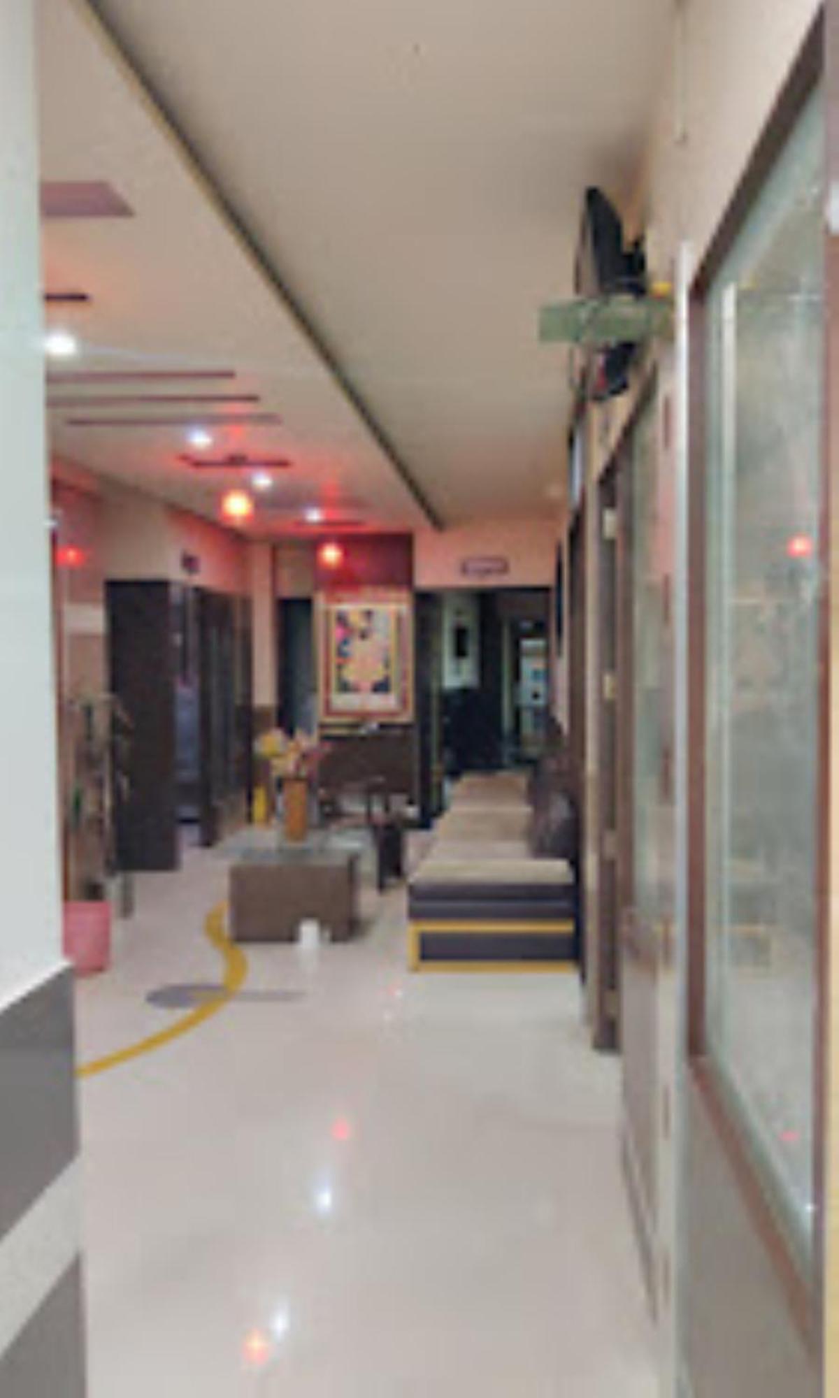 Hotel Raviraj Palace Rajkot Exterior photo