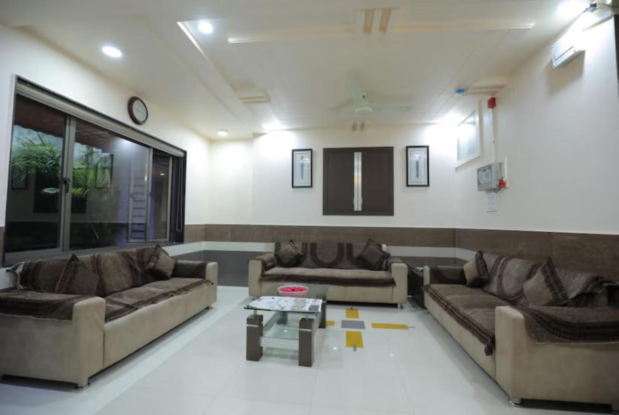 Hotel Raviraj Palace Rajkot Exterior photo