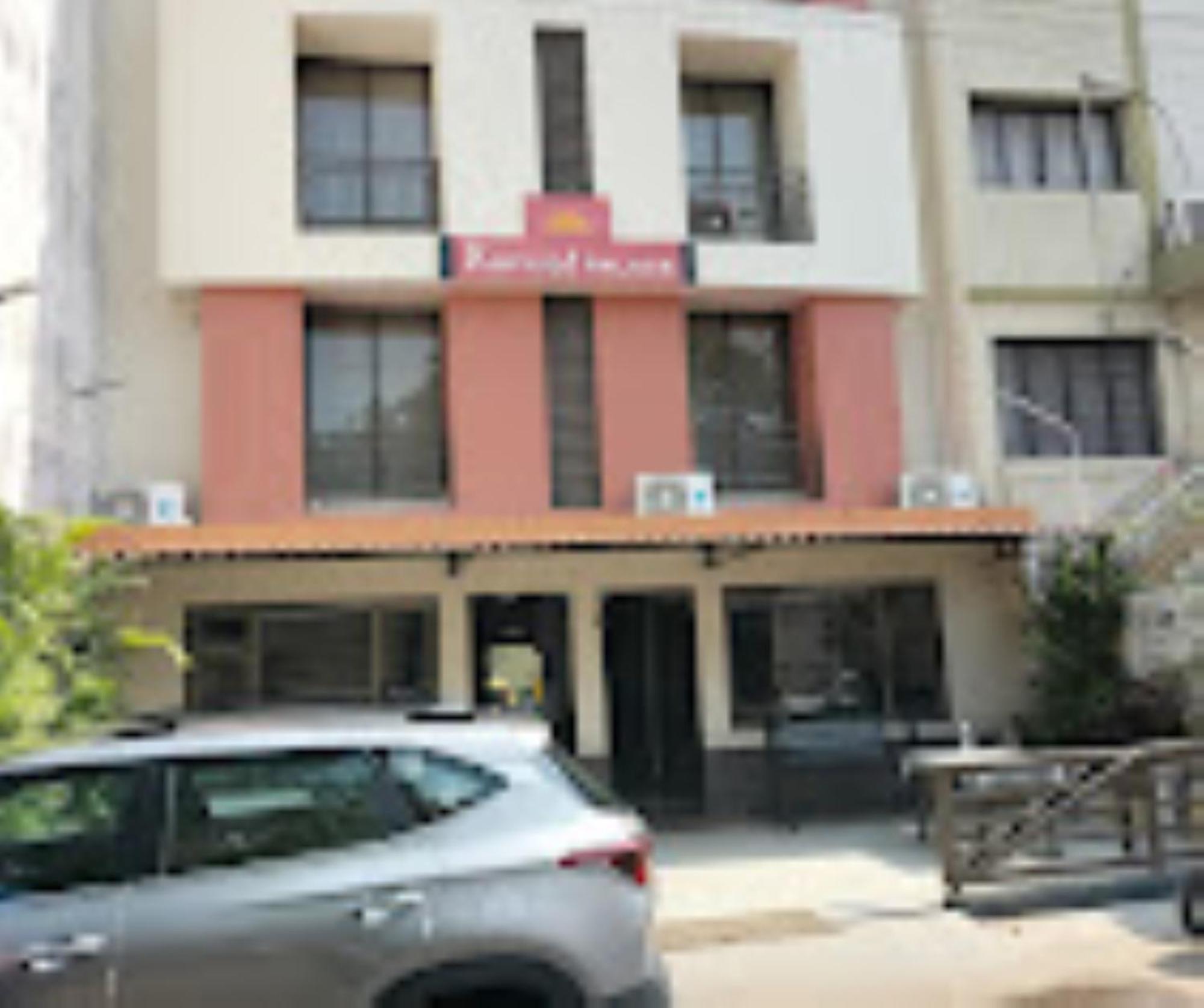 Hotel Raviraj Palace Rajkot Exterior photo
