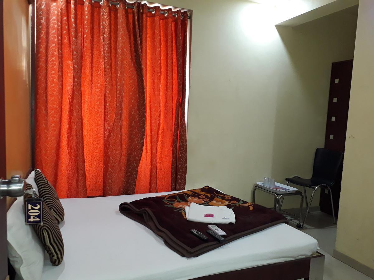 Hotel Raviraj Palace Rajkot Exterior photo