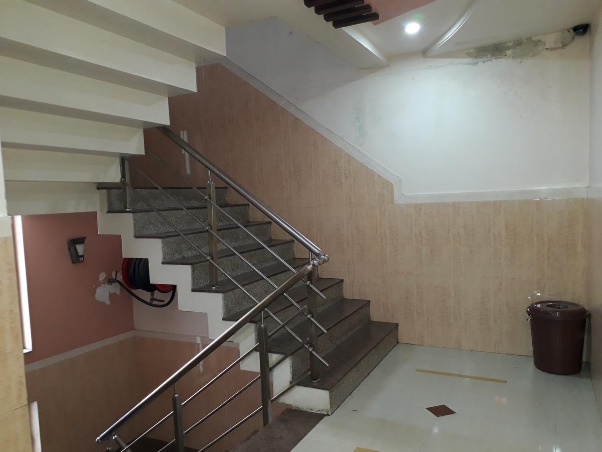 Hotel Raviraj Palace Rajkot Exterior photo